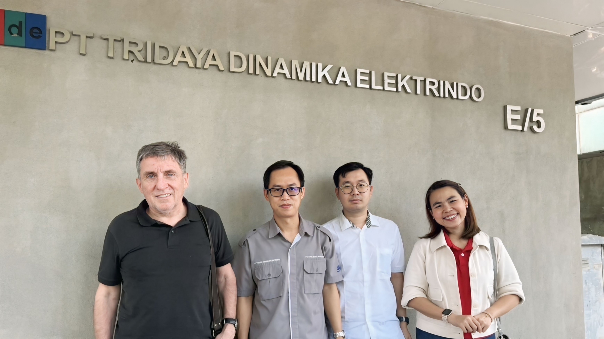 Unilamp team visiting PT Tridaya Dinamika Elektrindo in Indonesia to strengthen partnership and collaboration.