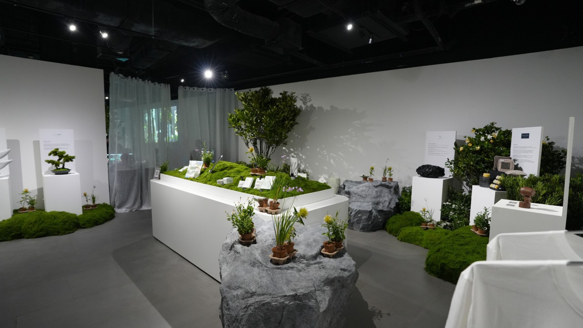 Unilamp lighting sponsor display at THE 20 YEARS AHEAD garden exhibition