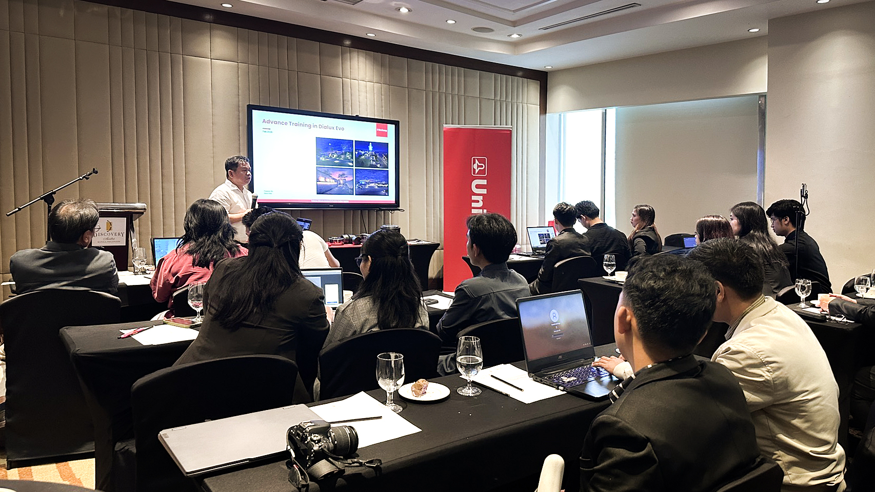 Advanced DIALux EVO workshop with lighting professionals in training room