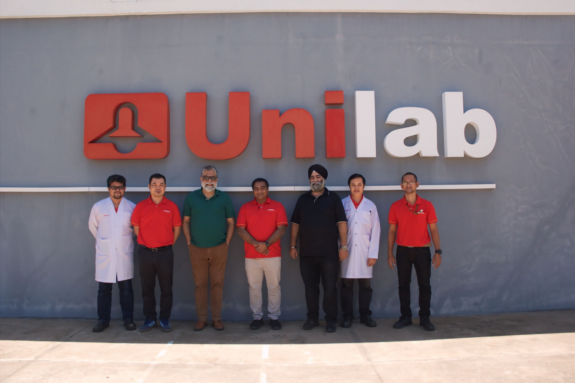 Lucent Worldwide and Lite N Style visit Unilamp testing laboratory.