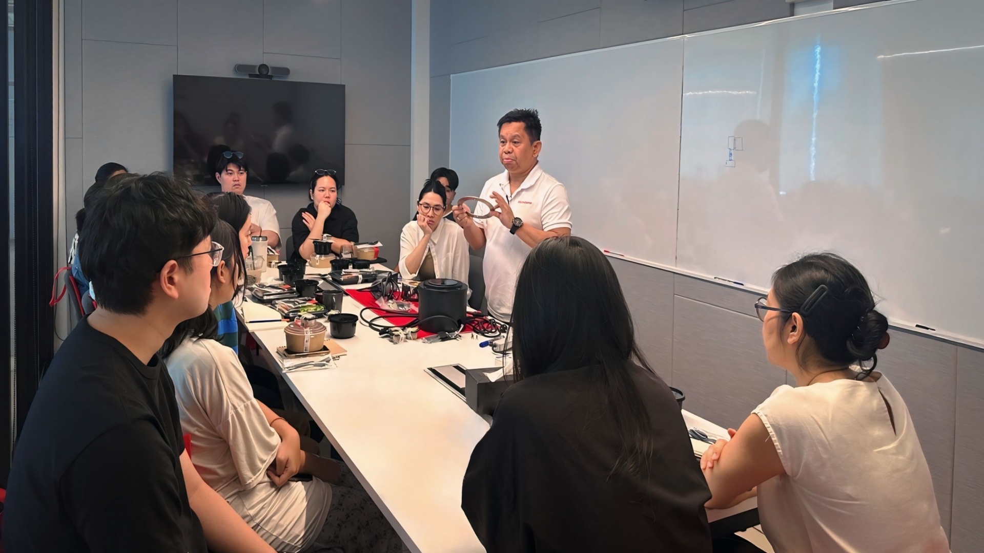 Lighting workshop with Nulty Lighting reviewing Mini ARC product