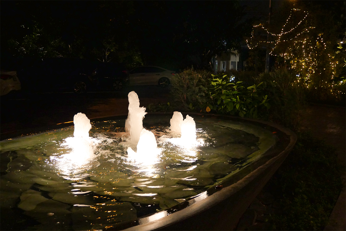 Fountain illuminated with NIXIE underwater luminaires