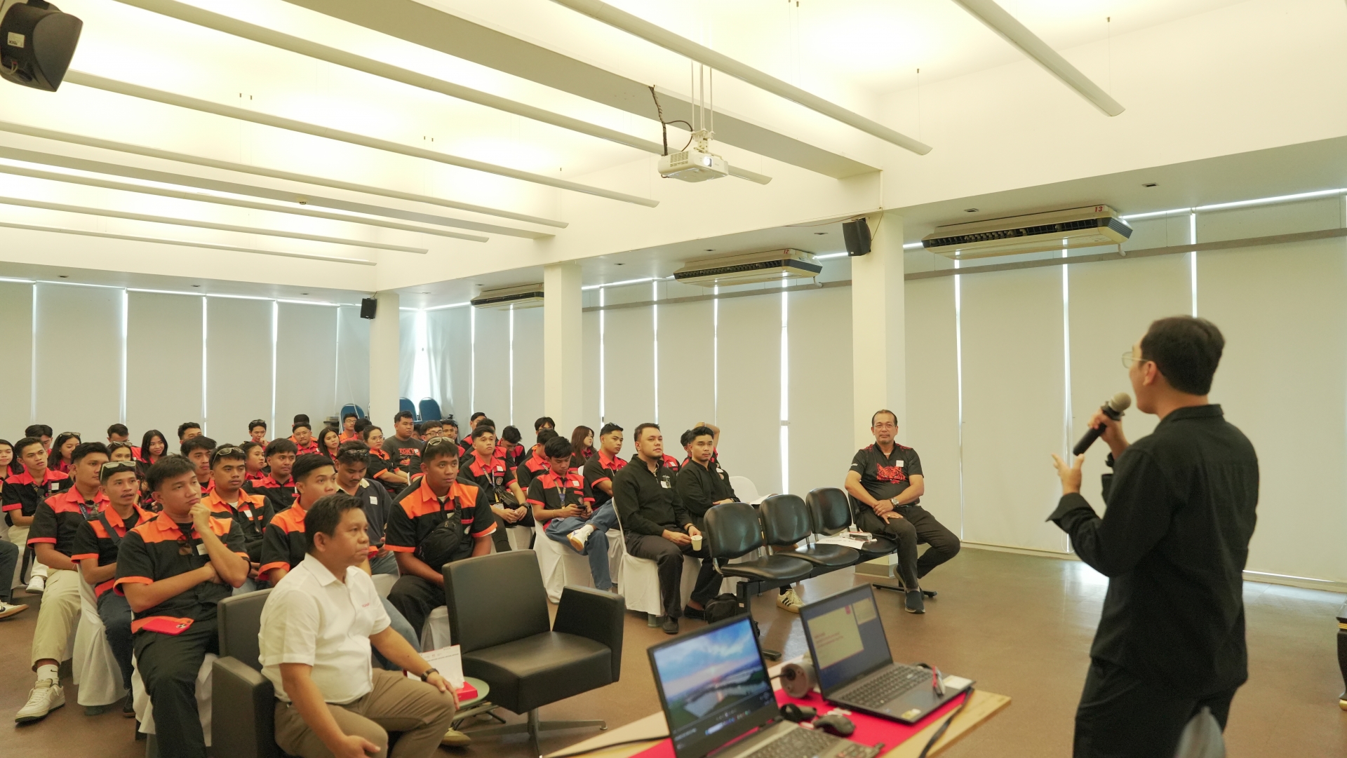 UNOR engineering students attending a technical briefing at Unilamp Thailand