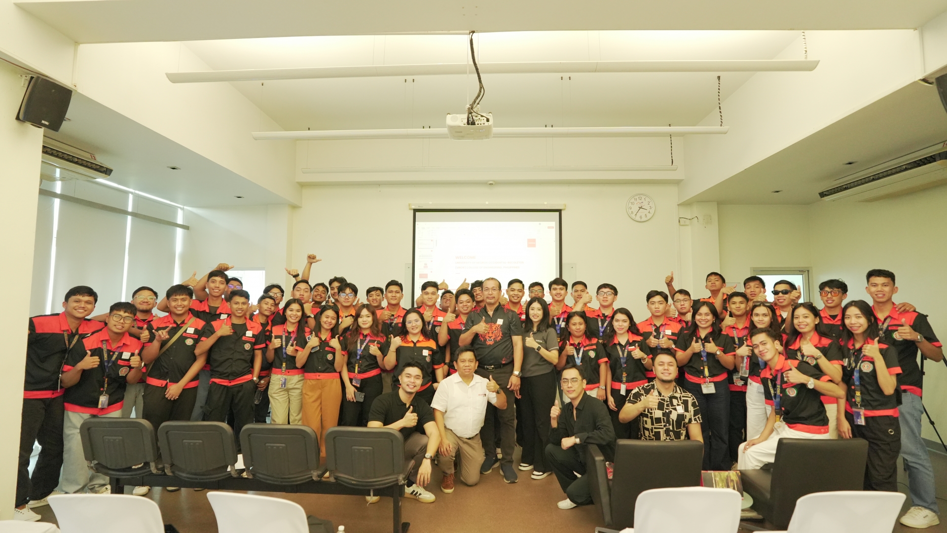 Group photo of UNOR engineering students during Unilamp factory visit