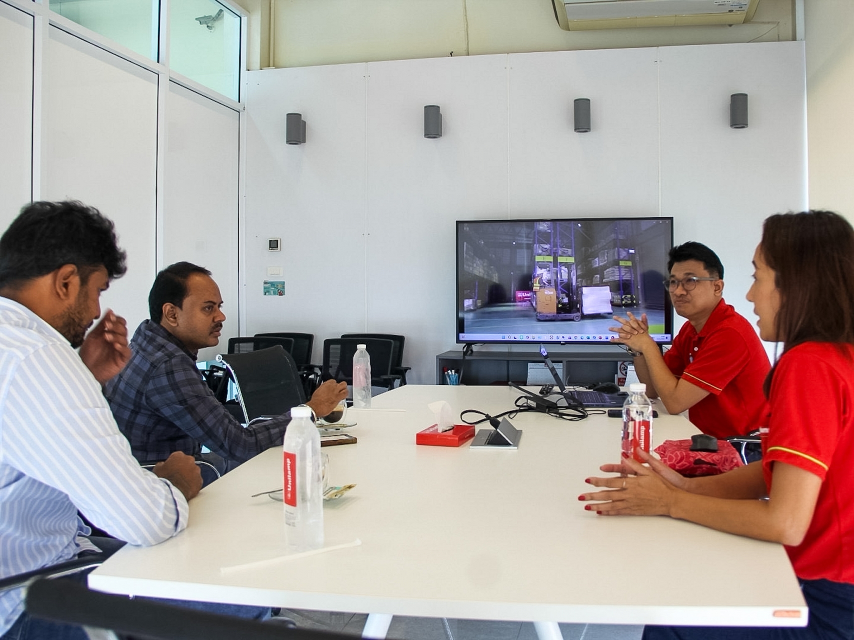 Polaris Lighting meeting with Unilamp team in conference room